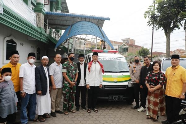 Serahkan Mobil Jenazah dan Salurkan Zakat Mal, Musa Rajekshah: Bantu Pemkab Majukan Karo